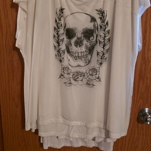 Chic White Skull Graphic Women's Blouse